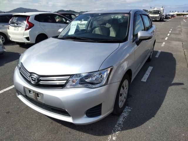 4100 Toyota Corolla axio NZE161 2015 г. (LUM Fukuoka Nyusatsu)